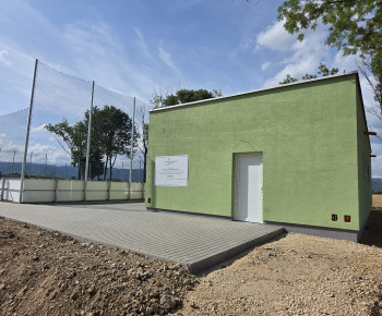 Projekty / Výstavba multifunkčného ihriska v obci Žarnov - foto