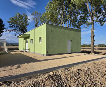 Projekty / Výstavba multifunkčného ihriska v obci Žarnov - foto